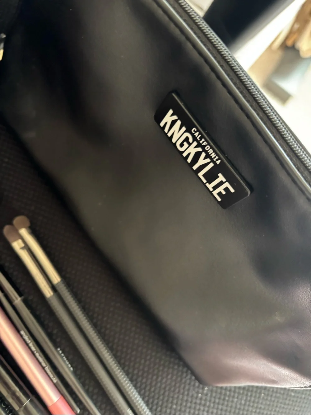 20 makeup Brush Set, new eyelashes, Kylie bag